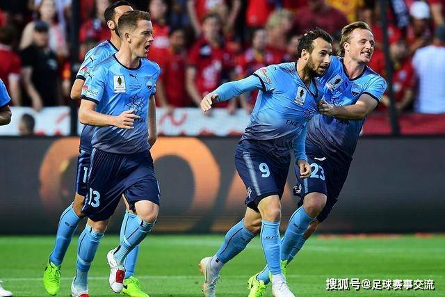 好久不见！郭艾伦在广州男篮主场观战 并为球迷签名