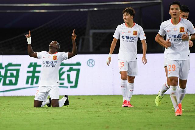 意甲-莱奥头顶脚踢梅开二度 AC米兰2-0莱切
